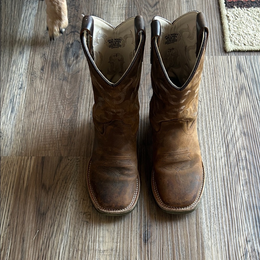 Old West Distressed Brown Cowboy Boots - Picture 3 of 6